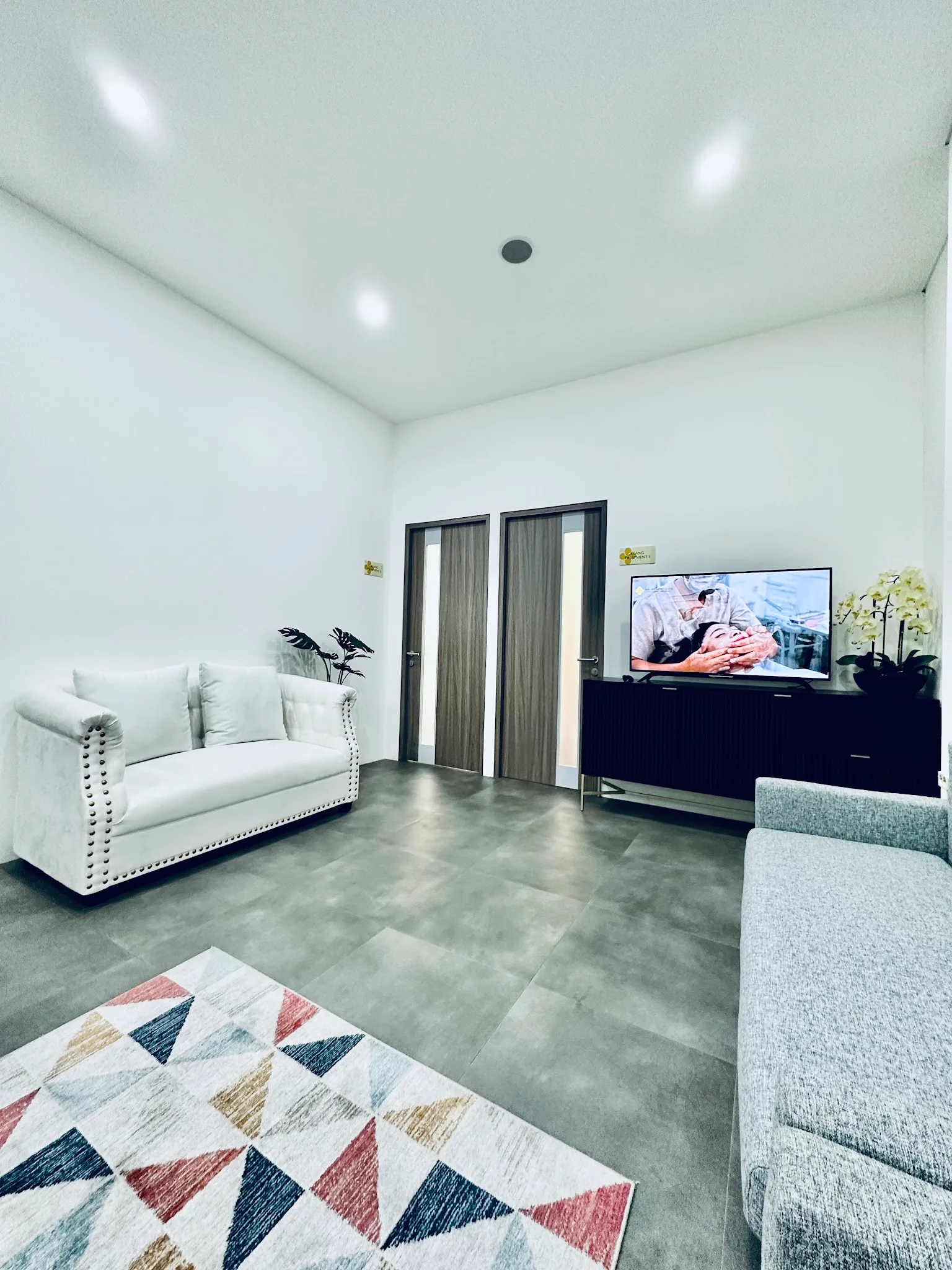 Clean reception area with prominent clinic branding and product display shelves, though the counter is cluttered with promotional materials and miscellaneous items.