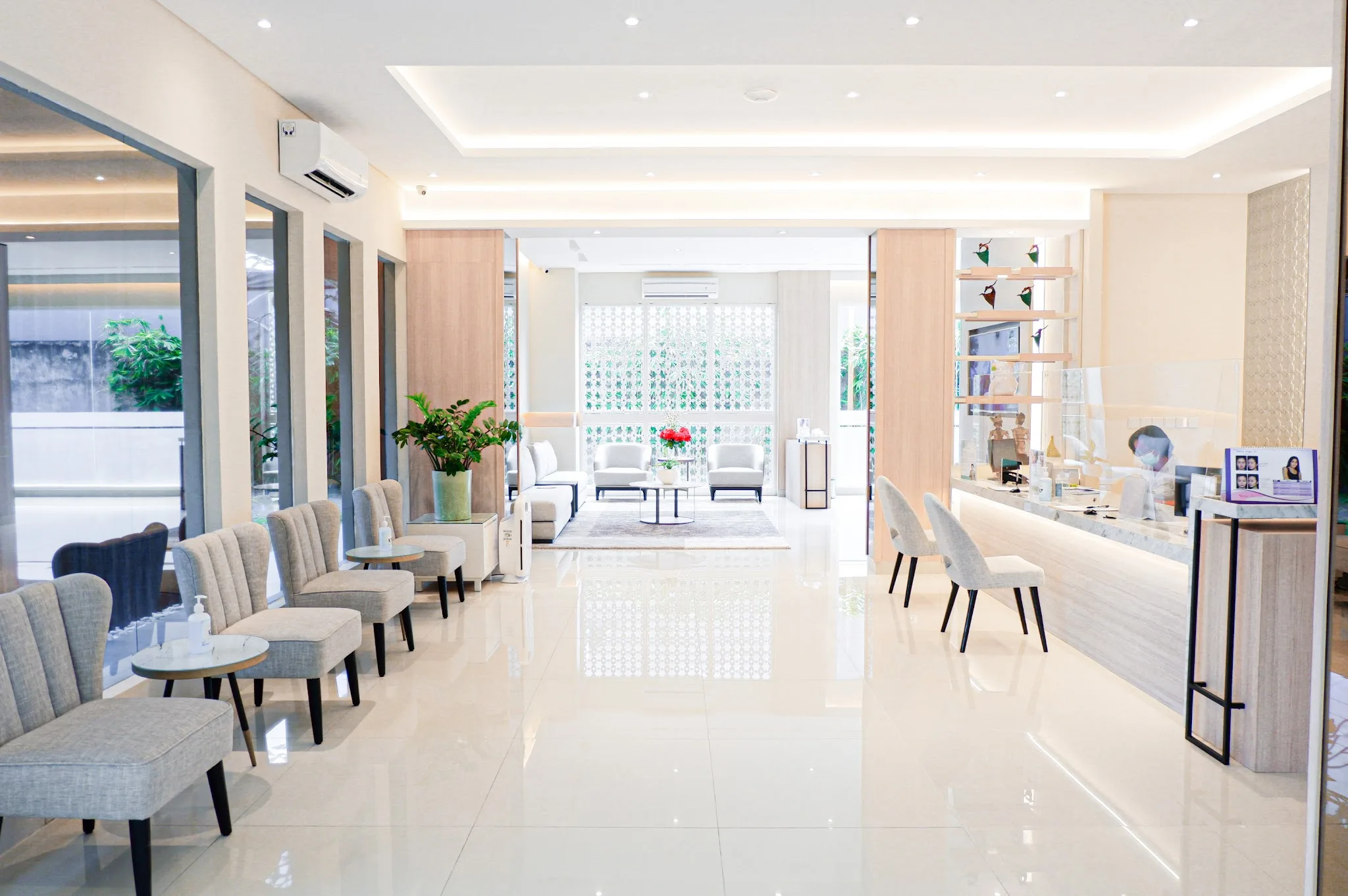 Dated-looking waiting lounge with warm yellowish lighting, heavy shag carpet, and bulky furniture that gives an outdated impression rather than a modern aesthetic clinic feel.